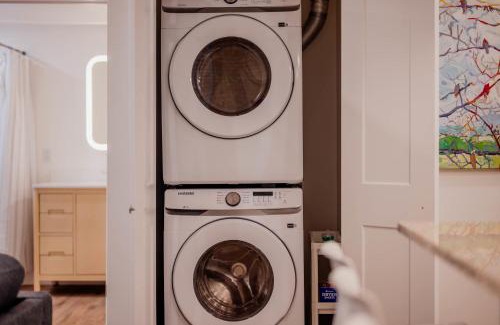 Neenah Apartment | Luxury Downtown 2 Bedroom Flat