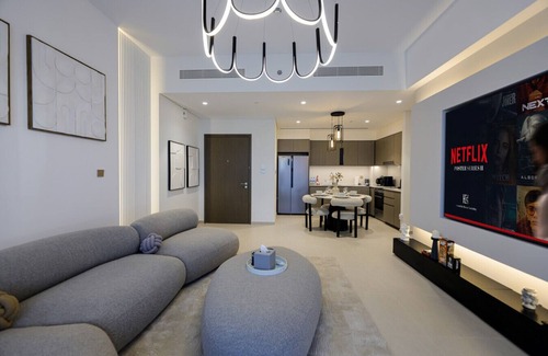 Downtown Dubai Apartment | Luxury Downtown Dubai Apt with Fountain View & Balcony