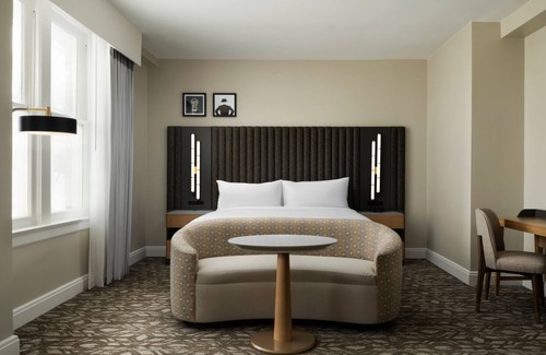 Downtown Tampa Hotel | Luxury & Downtown Excitement! Free Shuttle Service, Pets Allowed