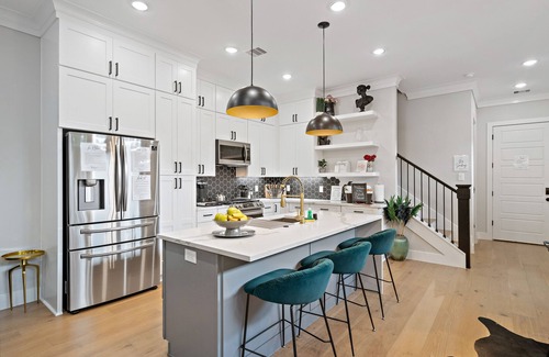 Northside House | 🦚Luxury Downtown Luxury Escape ☆ HotTub ☆Backyard Oasis☆ Sleeps 12