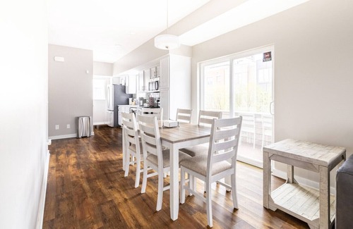 Downtown Cleveland House | Luxury Downtown Townhome w/Private Garage Unit 11