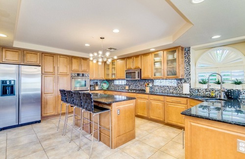 Pleasant Valley House | LUXURY DREAM HOME, 6 bdrm pool/hot tub, 8 flat tvs, fire pits, 5000 sq ft