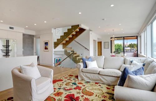 Pacific Beach House | Luxury Dream Home - Massive Rooftop Patio, Zen Garden, AC & Fast Wifi!