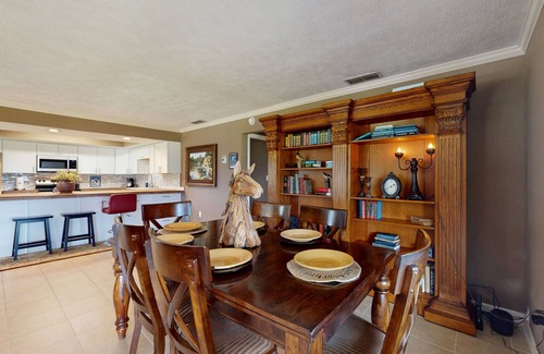 Micanopy House | Luxury duplex with private screened porch and lake view