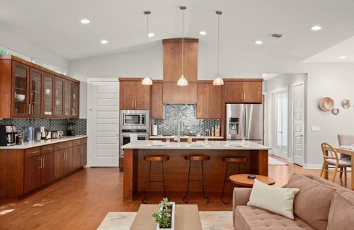 Holly Villa | Luxury East Austin at its Finest!