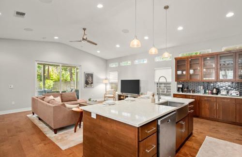 Holly Villa | Luxury East Austin at its Finest!