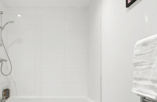 Stevenage Apartment | Luxury Eco Super King Apartment With Large Balcony