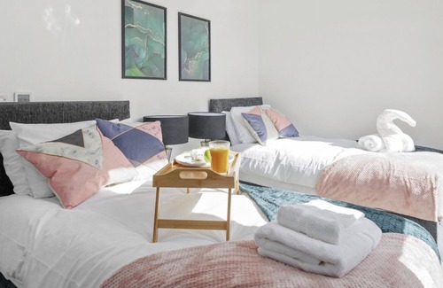 Stevenage Apartment | Luxury Eco Super King Apartment With Large Balcony