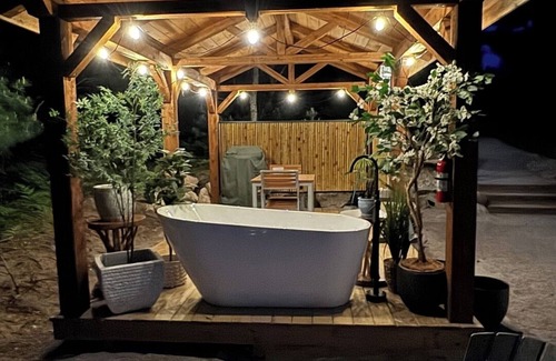 Williamsburg Apartment | Luxury - Edge of Traverse City - 14