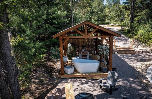 Williamsburg Apartment | Luxury - Edge of Traverse City - 14