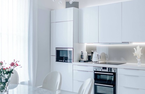 South Hampstead Apartment | Luxury & Elegance at Period Haven with South facing Balcony