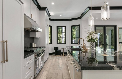 Melrose House | LUXURY ENTERTAINERS DELIGHT IN THE HEART OF LA
