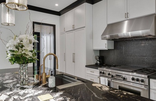 Melrose House | LUXURY ENTERTAINERS DELIGHT IN THE HEART OF LA