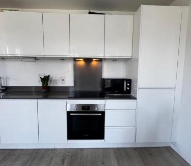 Newham Apartment | Luxury Entire 1 Bed flat, Excel, City airport, Custom House