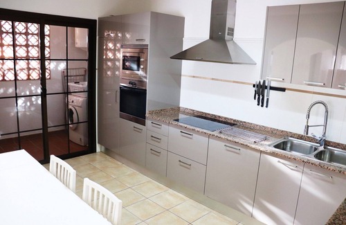 Caleta de Fuste Villa | Luxury villa, sleeps 7. Roof top overlooking golf course. Private pool.