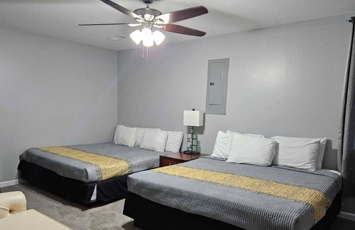 Memphis House | Luxury Estate 13 bedrooms with Pool, Hot tub, Sauna and Bar