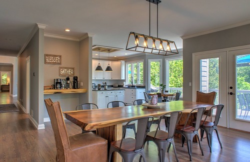 Skyland House | Luxury Estate w/Hot Tub & Game Room + Biltmore Pass | 18 Min to Asheville