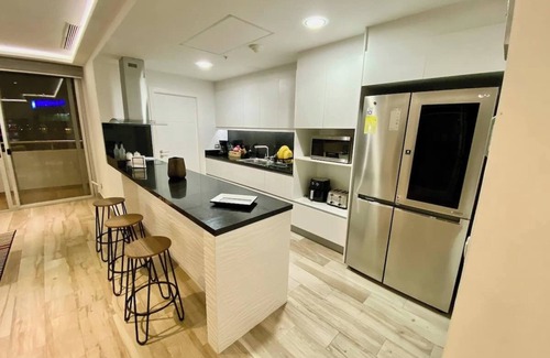 Kennedy Apartment | Luxury Exclusive Loft @ Santana Lofts