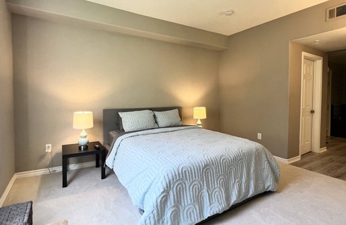 Airport Area Condo | Luxury Executive & Vacay Spot 2BR with a dedicated workspace