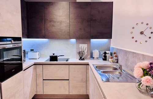 Stratford Apartment | Luxury Family Stay, Near Westfield