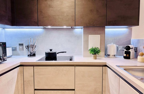 Stratford Apartment | Luxury Family Stay, Near Westfield