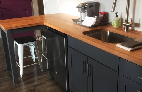 Dundee Apartment | Luxury Fireplace Suite in a Modern Loft in Wine Country