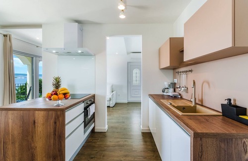 Novi Vinodolski Apartment | Luxury flat directly by the sea with pool, sauna, gym