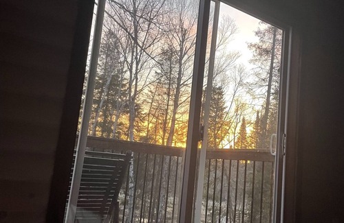 Gooderham Cottage | Luxury Four Season Riverside Cabin