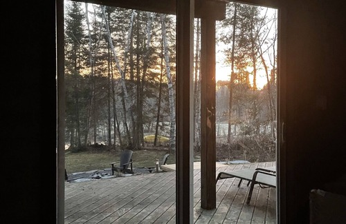 Gooderham Cottage | Luxury Four Season Riverside Cabin