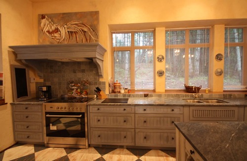 Saanich Cottage | LUXURY FRENCH GARDEN COTTAGE SURROUNDED BY NATURE,Butchart Gardens, Hiking!