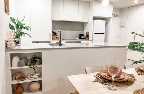 Reid Apartment | Luxury Furnished Apartment Near Glebe Park