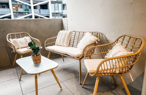 Reid Apartment | Luxury Furnished Apartment Near Glebe Park