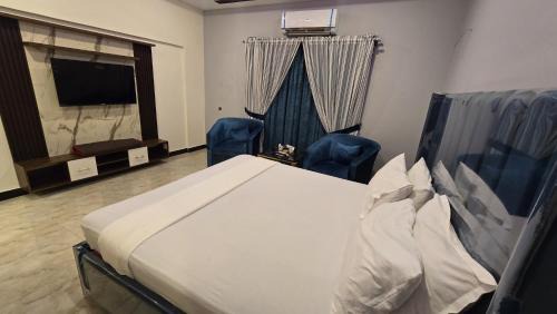 D.H.A. Bed & Breakfast | Luxury furnished rooms in Sunset Lane in DHA Phase II, Karachi
