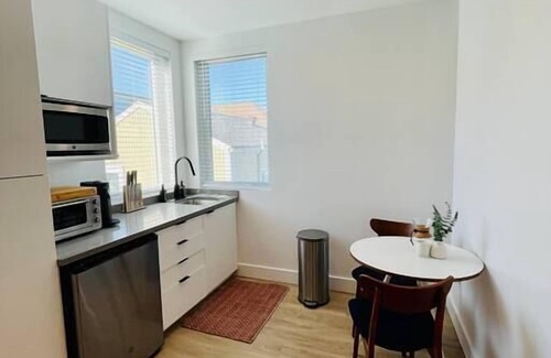 Hoover - Foster Apartment | Luxury Furnished Studio Suite close to Downtown