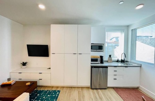 Hoover - Foster Apartment | Luxury Furnished Studio Suite close to Downtown