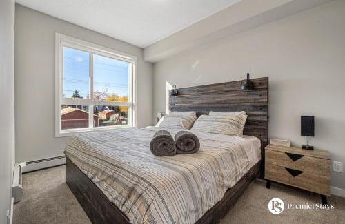 Inglewood Apartment | Luxury Getaway in Inglewood with 2 Bedrooms Sofa Bed and Heated Underground Parking