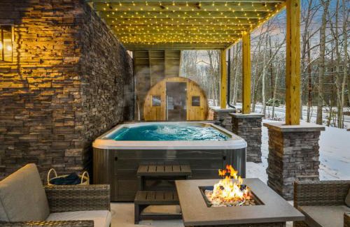 Albrightsville Ski Chalet | Luxury Getaway with Nature and Comfort