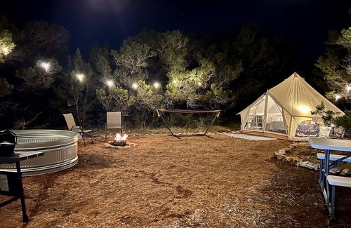 Canyon Lake RV Rental | Luxury glamping with hot tub and pool in Canyon Lake