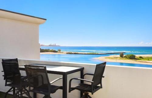 Currumbin Apartment | Luxury Gold Coast Apartment with Rooftop Terrace