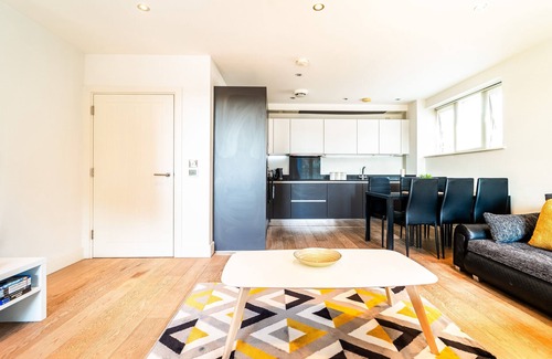 Greenwich West Apartment | Luxury Greenwich Apartment 5mins from Cutty Sark Greenwich Maritime-PS4 provided