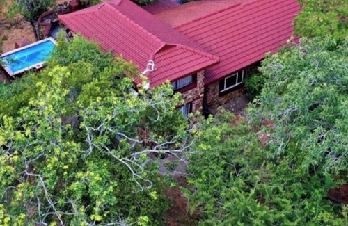Marloth Park House | Luxury Guesthouse Co @ FlintstoneHousen5bedroom house in phenomenal Marloth Park