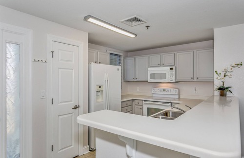 Pensacola Beach Condo | Luxury Gulf Front Condo with Community Pool & Hot Tub
