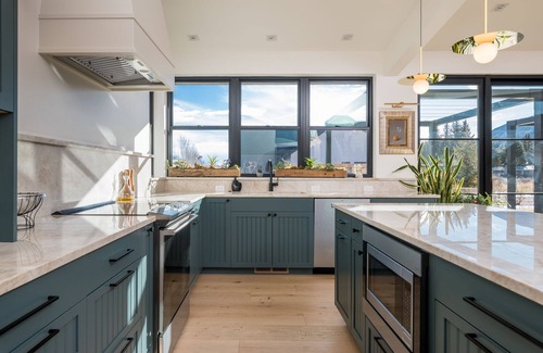 Hailey House | Luxury Hailey Home: Outdoor Oasis with Hot Tub