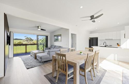 Cowes Villa | Luxury Hills Villa Retreat Phillip Island Resort