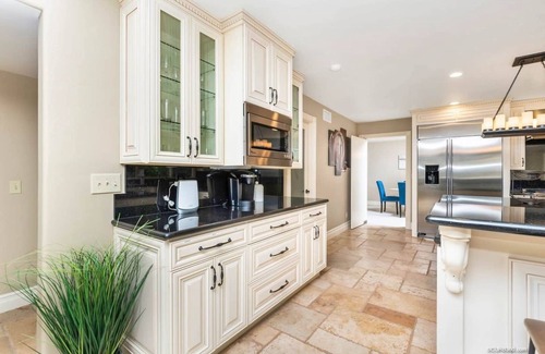 Felicita House | Luxury Hilltop Estate:Game Room/VolleyBall/Pool/Hot Tub!