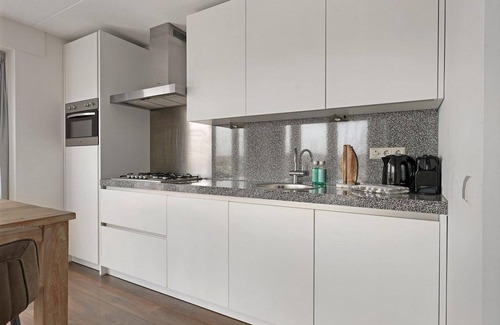 Ouddorp House | Luxury holiday apartment for 4 people - directly located at the marina and Grevelingen, near the Aqua Mundo swimming pool.