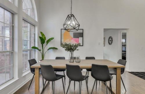 Grand Prairie House | Luxury Holiday Home 5BR Hot Tub, Pool & Beautiful Backyard