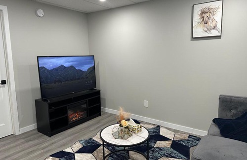 Transcona Apartment | Luxury-Home Away from Home with Private Entrance