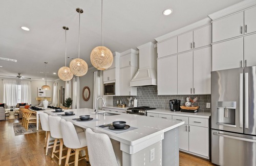 Shady Acres House | ✨ Luxury Home | Heights Houston | Backyard | Sleeps 13