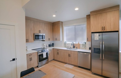 Lincoln House | Luxury Home in Heart of Vancouver/Quiet & Cozy